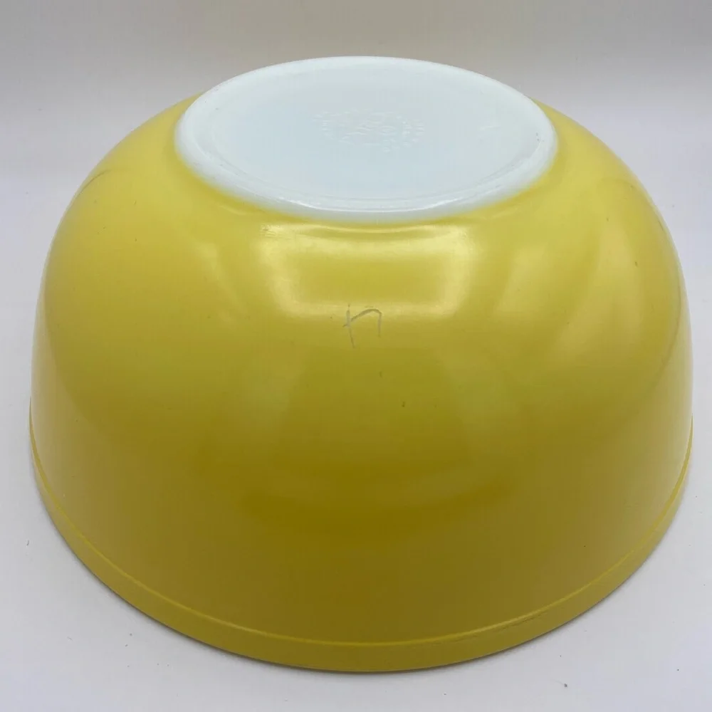 Pyrex Yellow Mixing Bowl #404 Primary Colors 4 Qt Large Nesting MCM Vintage
